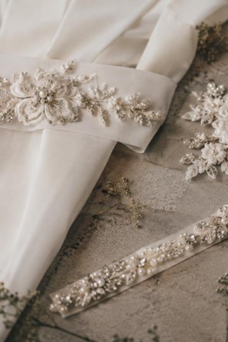 Apliques y Fajas para Novias: Transforma tu Vestido Nupcial con Diseño Personalizado