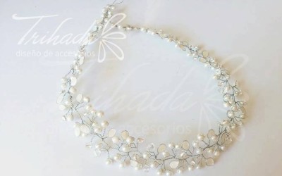 Tiara de Novia Pétalos Nacarados - Trihada Accesorios de Alta Gama